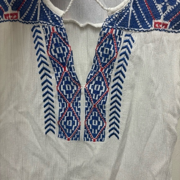 Solitaire Sleeveless Embroidered Top - Picture 9 of 12